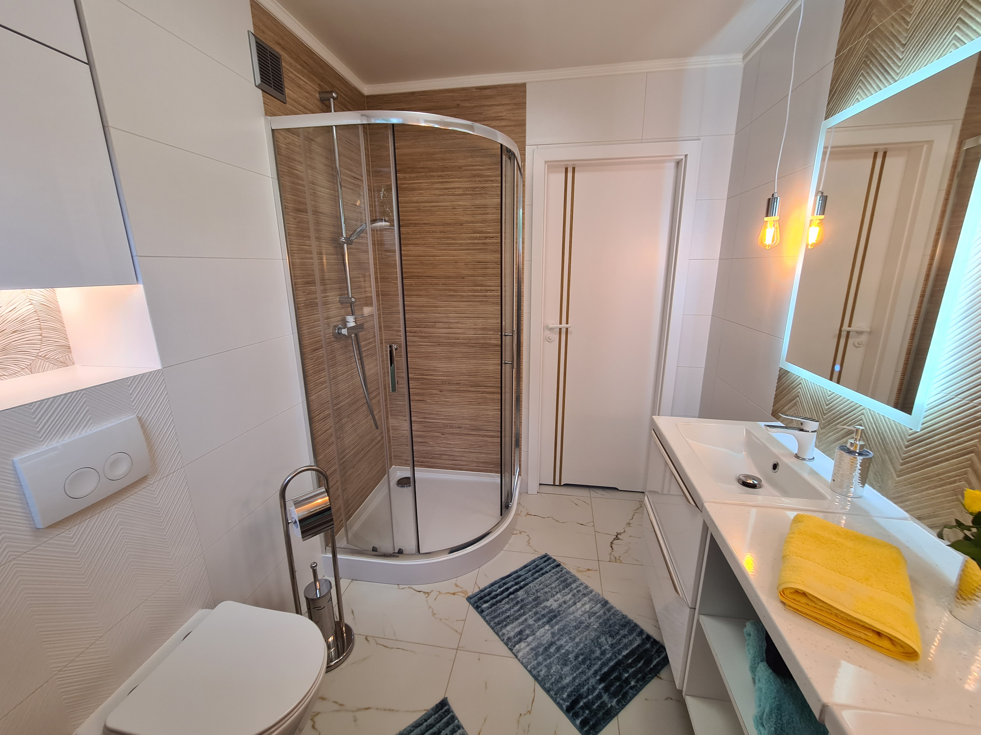 duża łazienka w bloku