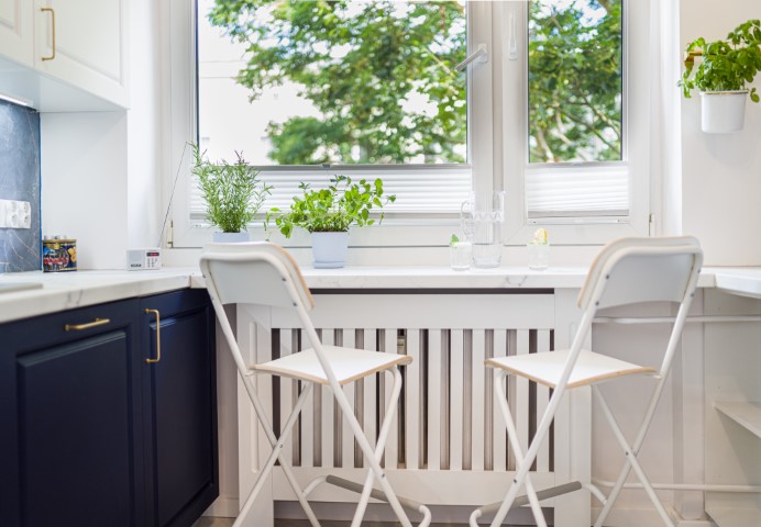 jak zagospodarować stół w małej kuchni