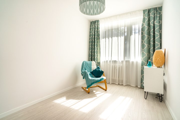 nowoczesny pokój w bloku